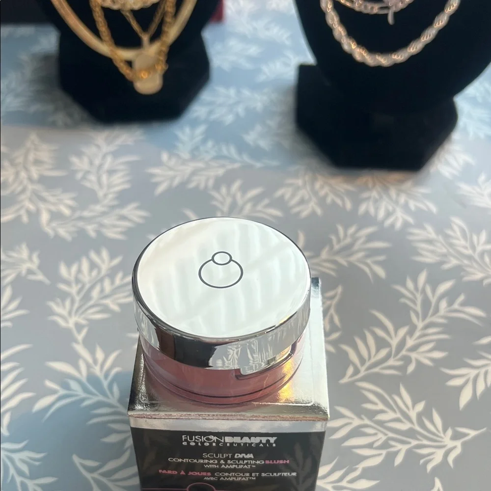 Fusion Beauty SculptDiva Contouring & Sculpting Blush Haute Pink Cream Compact